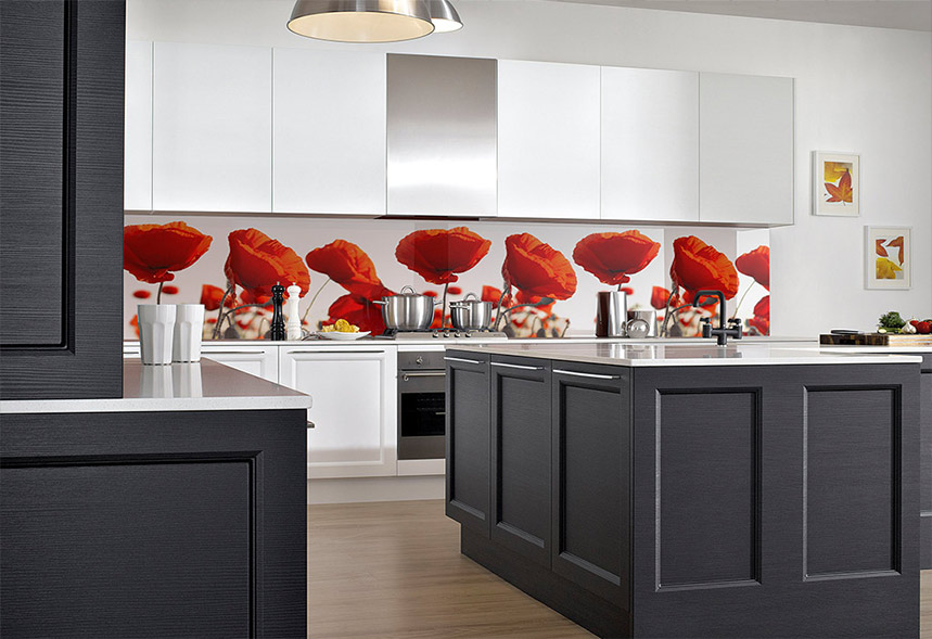 Reînnoiește-ți bucătăria cu autocolant perete Folina: Stil și protecție pentru contrablat