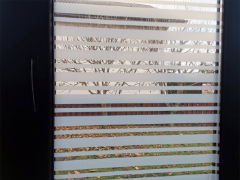 Folie geam autoadezivă, Folina, transparentă cu dungi albe, 120 cm lăţime