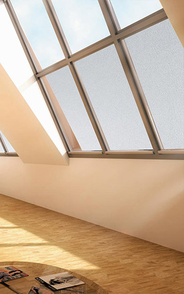 Cum să faci răcoare în casă în zilele caniculare, cu folie protecţie solară pentru geamuri