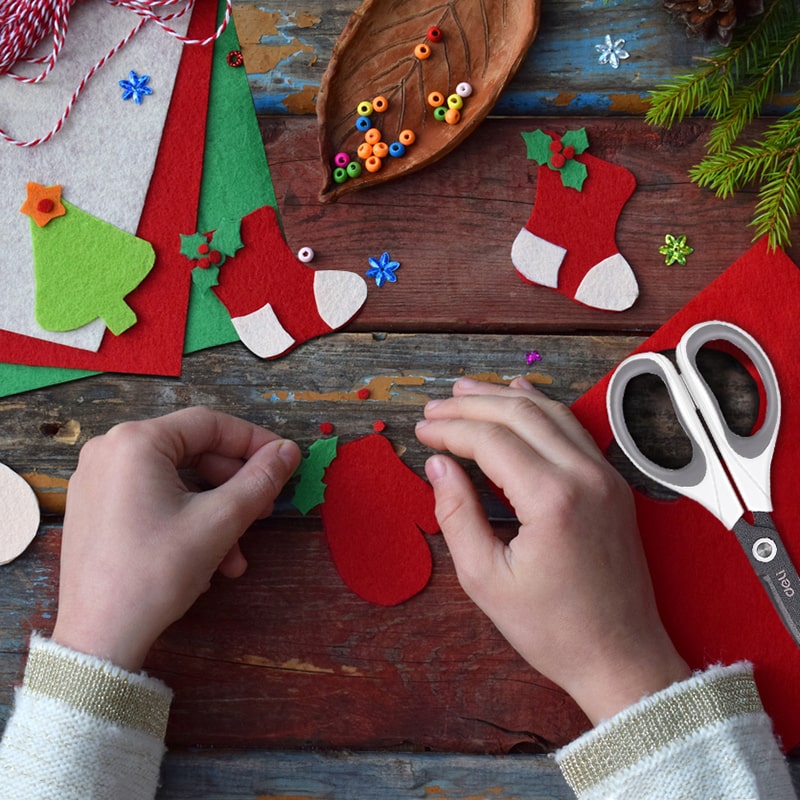 Partenerul tău în decoruri DIY de Crăciun