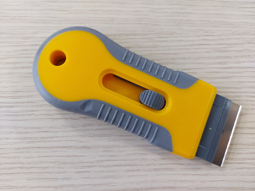 Răzuitor cu lama metalica retractabila Folina Pocket 2