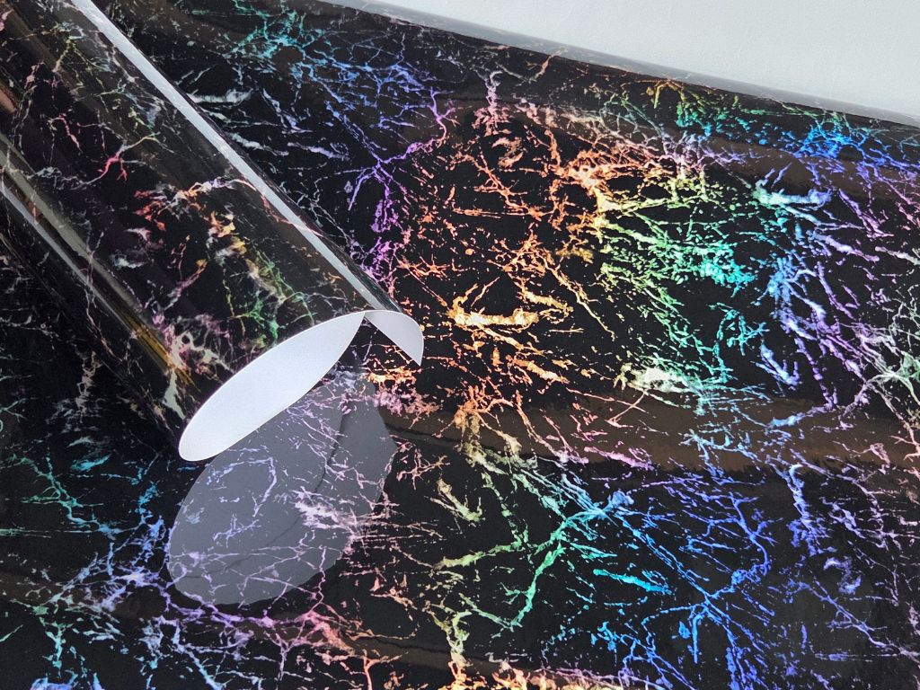 Autocolant marmură neagră cu efect holografic, Magic Marble - 75x250 cm