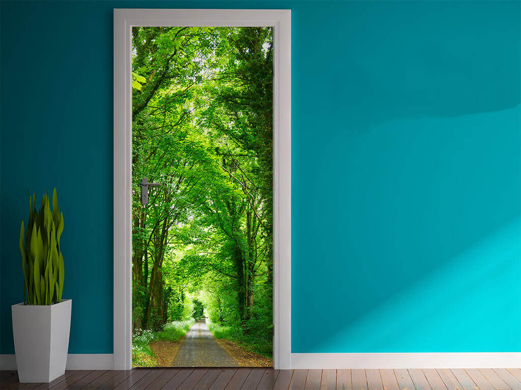 Autocolant uşă Drum prin pădure, Folina, culoare verde, dimensiune autocolant 92x205 cm