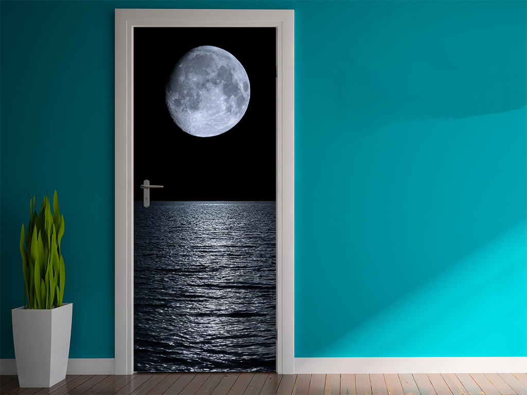 Autocolant uşă Luna plină, Folina, model cu peisaj, dimensiune autocolant 92x205 cm