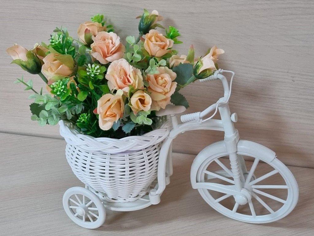 Bicicletă decorativă albă, Folina, cu flori artificiale bej