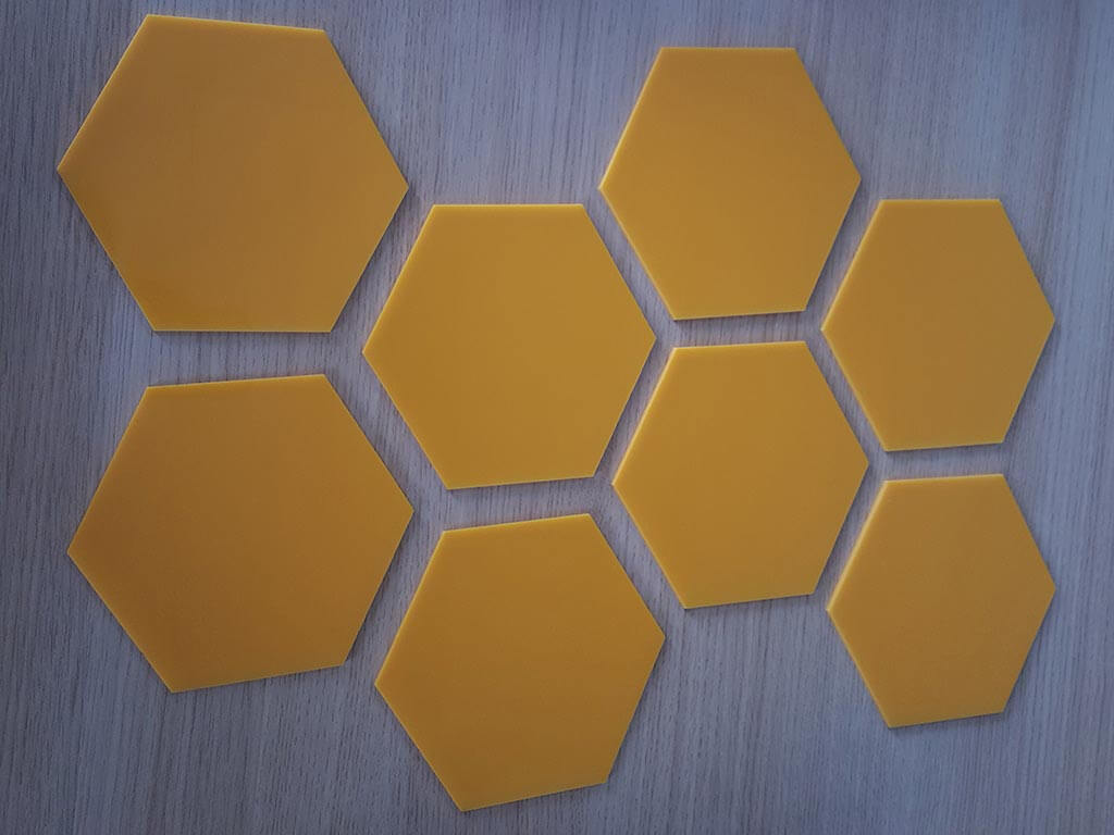 decoratiune-hexagon-galben