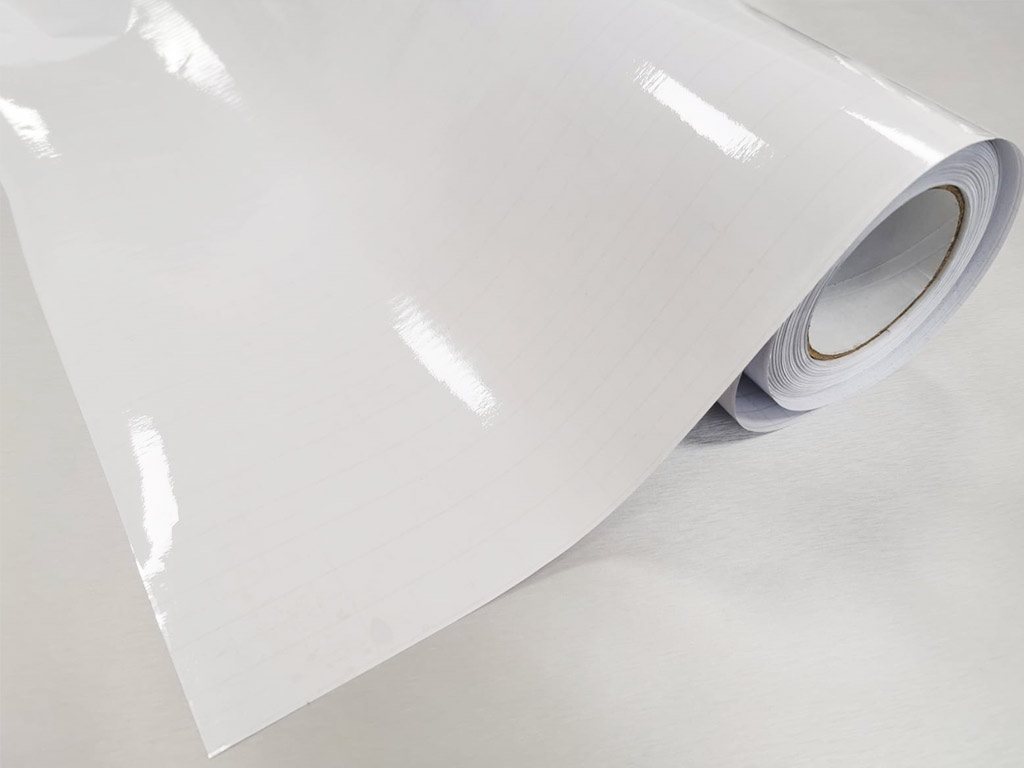Folie transparentă lucioasă pentru protecţie mobilă, Folina, cu adeziv, 0,1 mm grosime - 120 cm lăţime