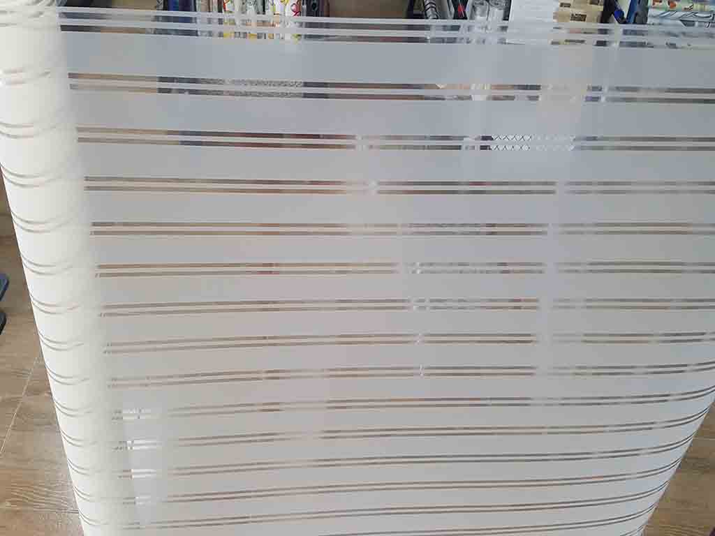 Folie geam autoadezivă Structur, Folina, transparentă cu dungi, lățime de 152 cm