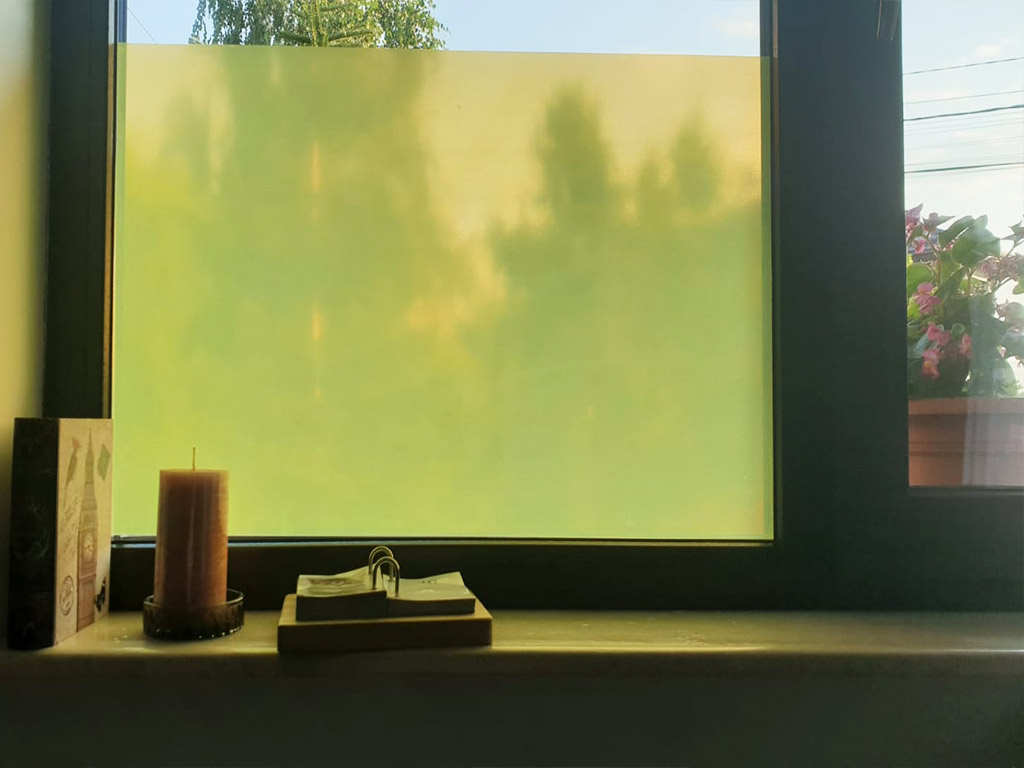 Folie geam autoadezivă, d-c-fix, transparentă, galbenă, rolă de 45 cm x 5 metri