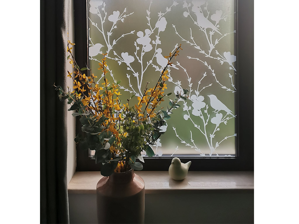 Folie geam autoadezivă, Folina Veneciano White, sablare cu crengi şi păsări, rolă de 100x100 cm