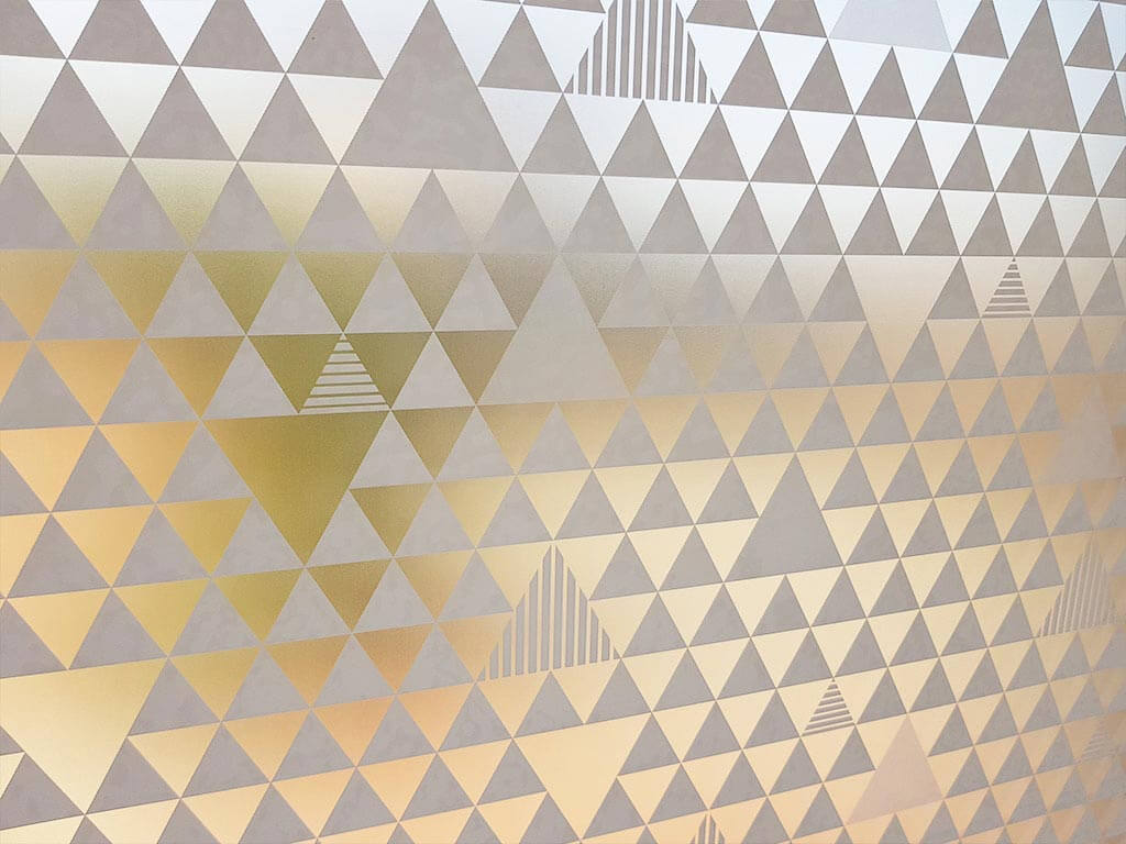 Folie geam autoadezivă Paxton, MagicFix, model geometric alb, 90 cm lăţime