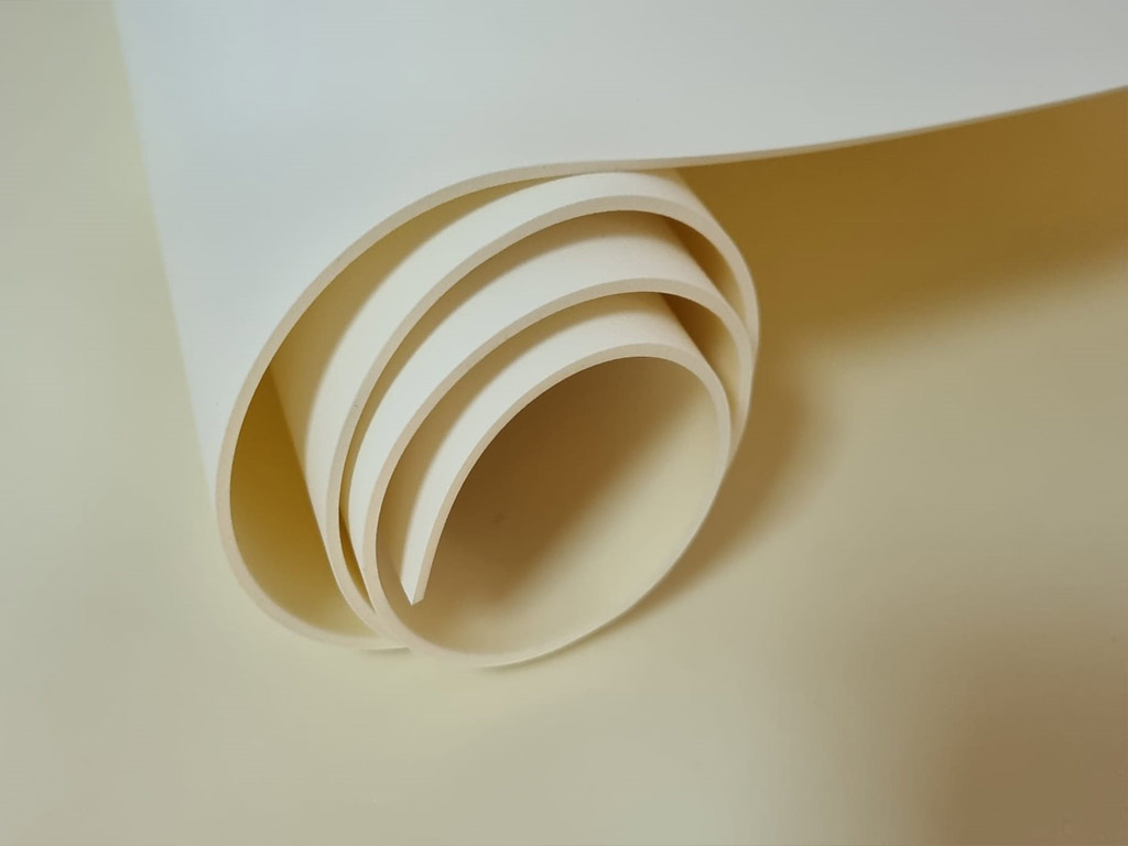 Folie protecţie sertare, din PVC antiderapant cu grosime de 2 mm, rolă de 60x150 cm