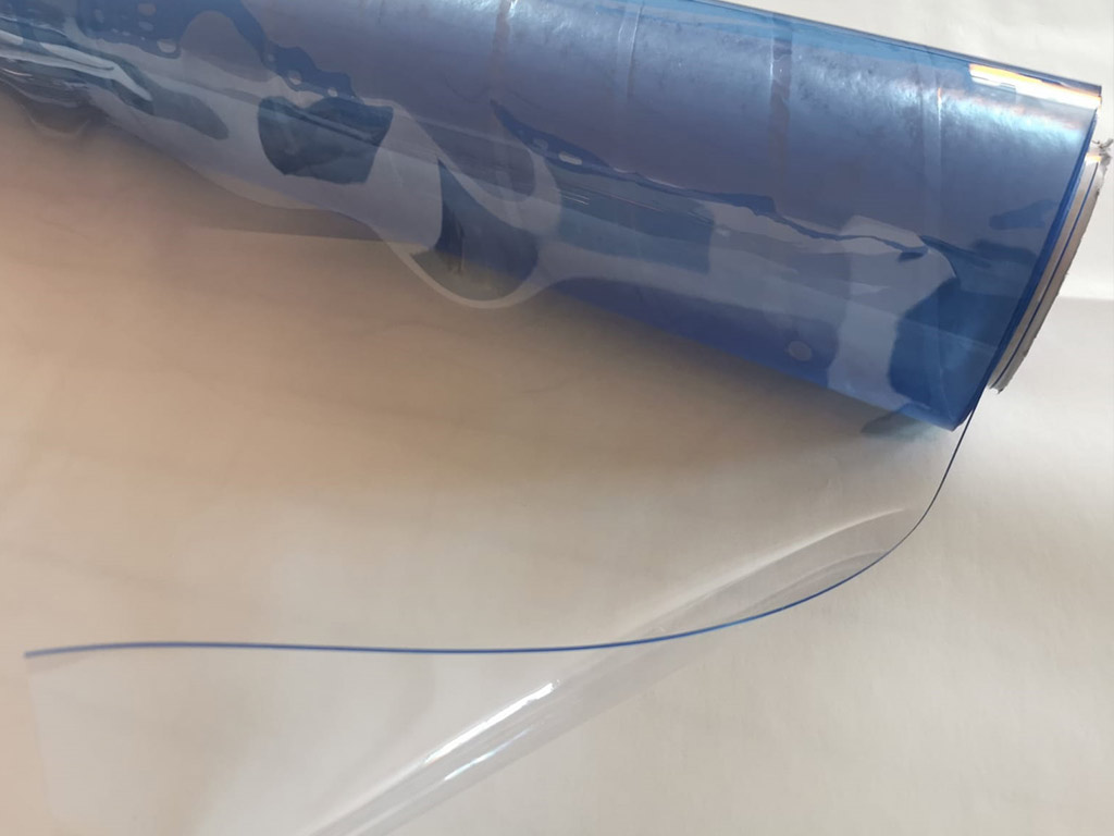 Folie protecţie din PVC 0.8 mm transparent, fără adeziv, o tentă ușor albăstruie, 150 cm lăţime