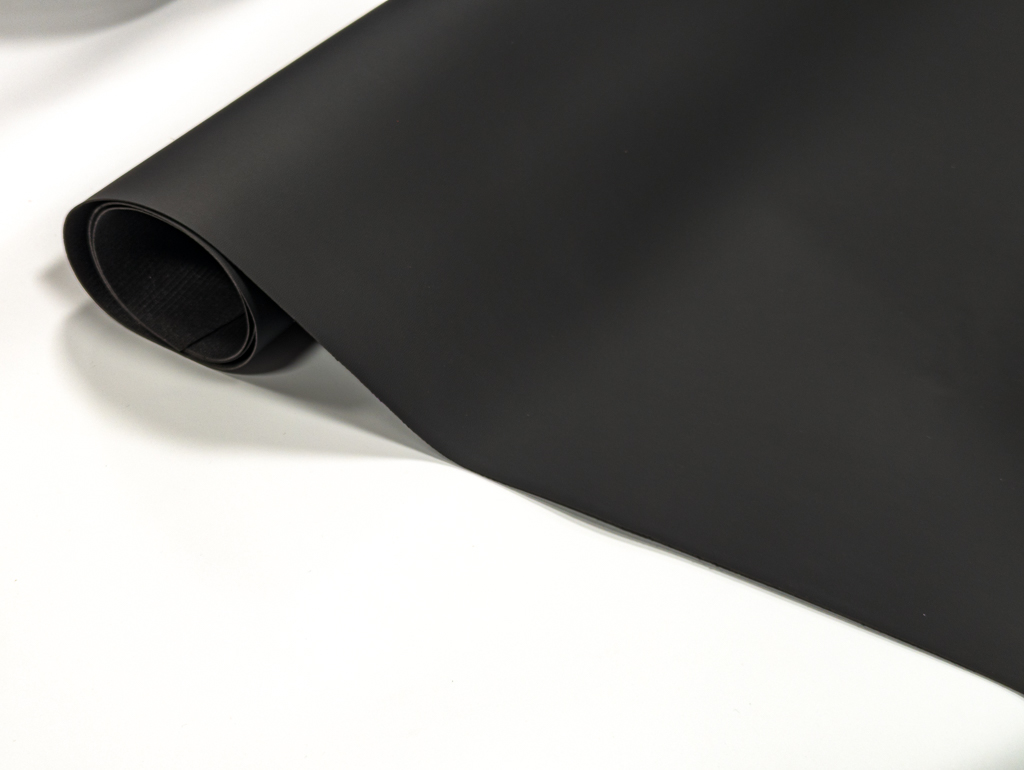 Piele ecologică autoadezivă neagră, aspect natural,  grosime 1 mm, 140x100 cm