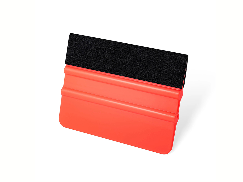 Racletă pentru aplicare folie, autocolant şi stickere, din plastic cu o latură cu pâslă