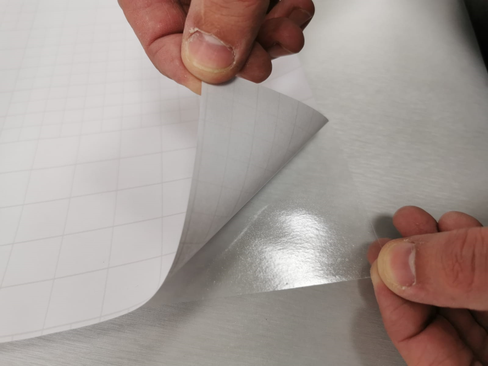 Folie de transfer pentru vinil cu suport din hârtie gradată, X-Film, rolă cu lățimea 60 cm și lungimea 50m, racletă si cutter gratuite