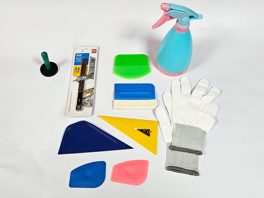 Set 10 accesorii colantare auto, Folina SET112
