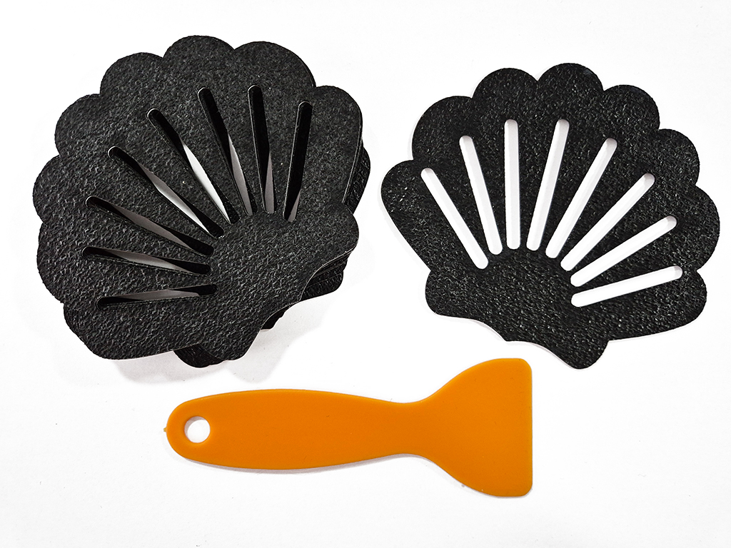 Stickere Antiderapante pentru Duș & Baie – Model Scoică (Set 11 buc + Racletă)