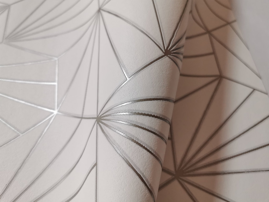 Tapet modern alb, Ugepa, cu model geometric argintiu, Galactik L94900