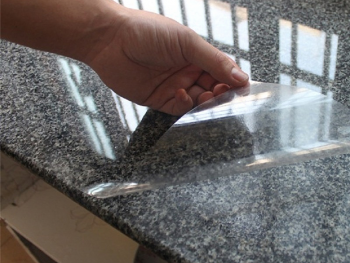 Folie protecţie transparentă lucioasă, cu adeziv, grosime de 0,1 mm, 60 cm lăţime folie-60-cm-9078-3683
