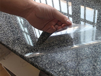 Folie protecţie transparentă lucioasă, cu adeziv, grosime de 0,1 mm, 120 cm lăţime folie-blat-transparenta-120-cm-4040