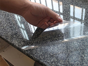 Folie transparentă lucioasă pentru protecţie mobilă, Folina, cu adeziv, 0,1 mm grosime - 152 cm lăţime