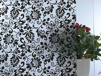 Folie geam autoadezivă Nera, Folina, sablare cu imprimeu floral negru, rola de 90x130 cm