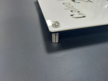 Plăcuţă 3D cu număr și/sau adresă casă, din plexi alb și negru, cu text personalizat Placuta-adresa-3D-din-acril-alb-si-negru-2-3739