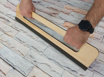 Racletă profesională din lemn cu cap din pâslă, Mega Squeegee, dimensiune 13 cm x 60 cm  