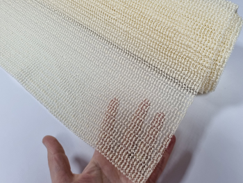 Material antiderapant crem, Folina 8600, pentru sertare si rafturi, rolă de 60 cm x 5 metri material-antiderapant-crem-pentru-sertare-si-rafturi6-5894