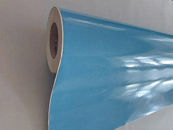 Autocolant bleu lucios, Kointec, 100 cm lăţime, racletă de aplicare inclusă la fiecare comandă.