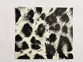 Autocolant fosforescent Glow in the dark, Folina, model animal print - 50x120 cm autocolant-fosforescent-model-animal-print-5602