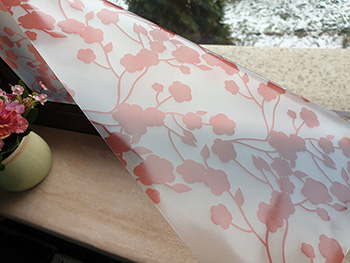 Folie geam autoadezivă Elma, Folina, sablare cu model floral roşu, 100 cm lăţime