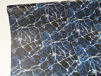 Autocolant marmură albastră, Folina, aspect lucios - 100 cm lăţime