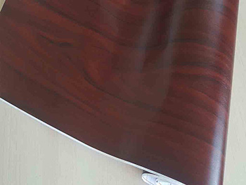 Autocolant mobilă Mahagoni Dunkel, d-c-fix, lemn mahon, maro roșiatic, rola de 90 cm x 5 metri