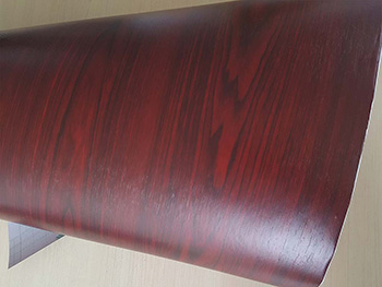 Autocolant mobilă Folina, model lemn, maro roşiatic, lățime 120 cm