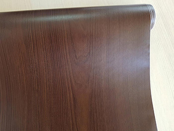 Autocolant mobilă Dark Maron, d-c-fix, imitatie lemn wenge, rolă de 90 cm x 5 metri, cu racleta si cutter