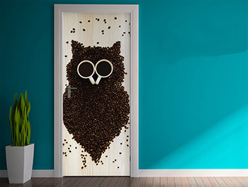Autocolant uşă Bufniță din cafea, Folina, model multicolor, dimensiune autocolant 92x205 cm