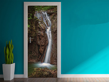 Autocolant uşă Cascadă 2, Folina, model cu peisaj, dimensiune autocolant 92x205 cm autocolant-usa-cascada-1-7650