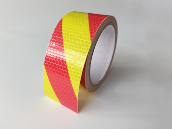 Bandă reflectorizantă autoadezivă de marcaj contur galben-roșu pentru siguranța rutieră, rolă 5 cm x 5 m