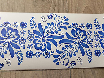 Set 3 borduri decorative autoadezive Bella, imprimeu floral albastru, role de 15 x 100 cm bordura-decorativa-autoadeziva-flori-albastre-bella-5198