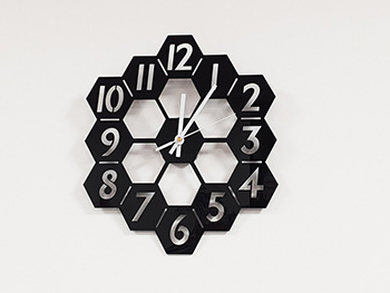 Ceas de perete Comby, Folina, din plexiglass negru lucios, 30 cm diametru