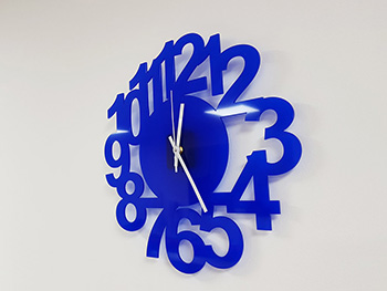 Ceas de perete Office, Folina, din plexiglass albastru lucios