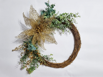Coroniţă decorativă din nuiele, decorată cu plante artificiale verzi şi floare aurie, 40 cm diametru