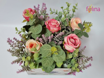 Aranjament cu trandafiri şi plante artificiale, Folina, în cutie decorativă lila aranjament-cu-trandafiri-si-plante-artificiale-in-cutie-decorativa-4794