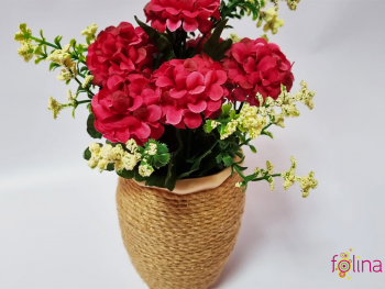 ghiveci-din-ceramica-cu-flori-artificiale-rosii-5222
