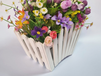 decoratiune-cu-flori-artificiale-colorale-in-cutie-alba-3197