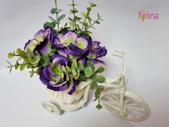 bicicleta-decorativa-alba-cu-flori-mov-si-crengute-de-eucalipt-8466