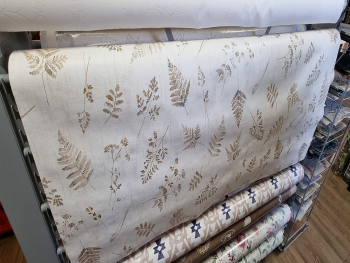 Faţă de masă impermeabilă Meadowia Sepia, d-c-fix, ivoire cu imprimeu frunze maro, 140 cm lăţime