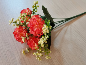 Creangă cu 5  flori artificiale garofiţe roşii, 30 cm înălţime